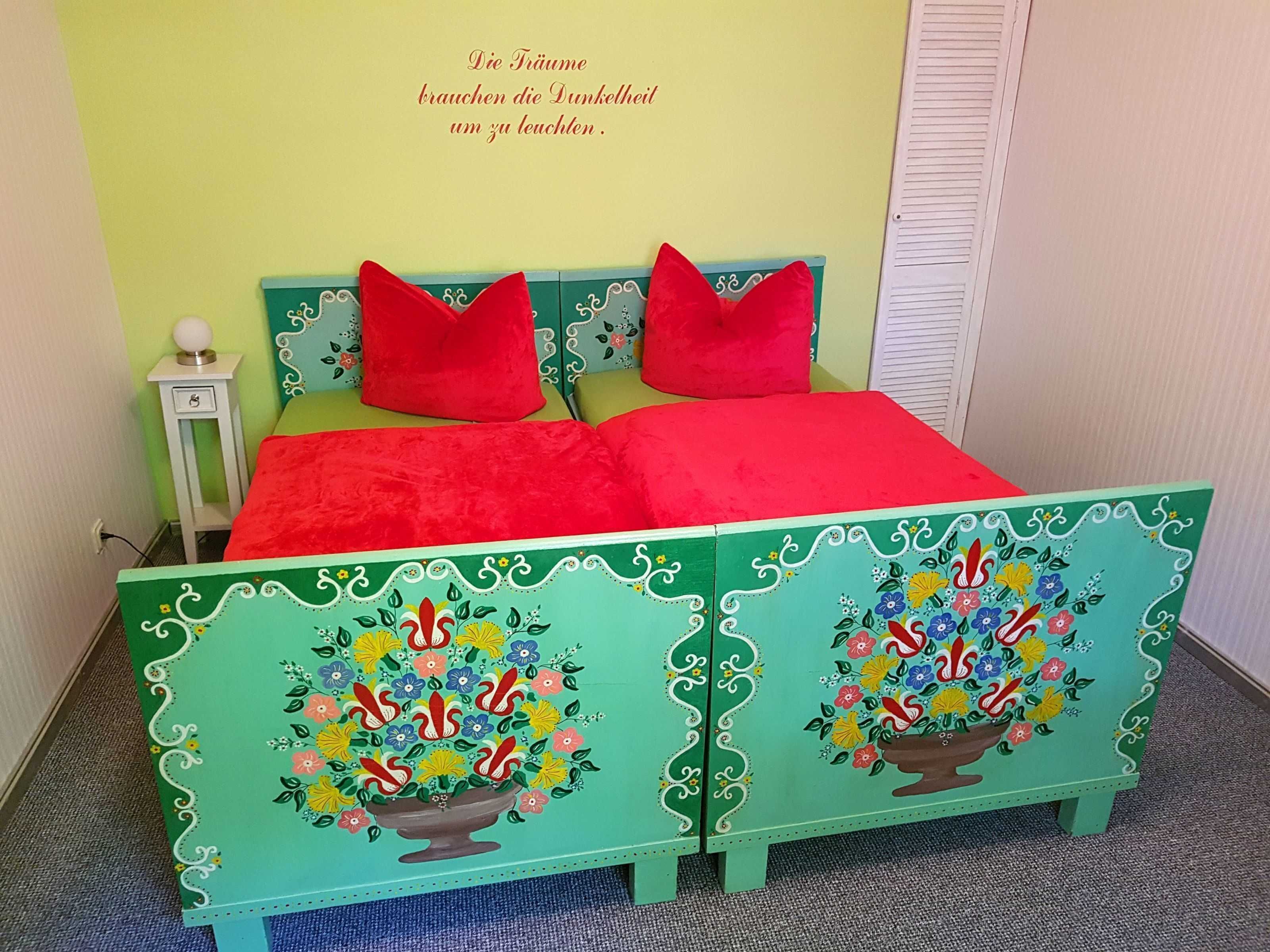1 bedroom, bed sheets