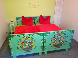 1 bedroom, bed sheets