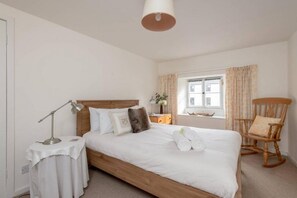 2 bedrooms, desk, iron/ironing board, WiFi - Loft at the Brewery with Free Parking (Edinburgh)