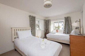 2 bedrooms, desk, iron/ironing board, WiFi