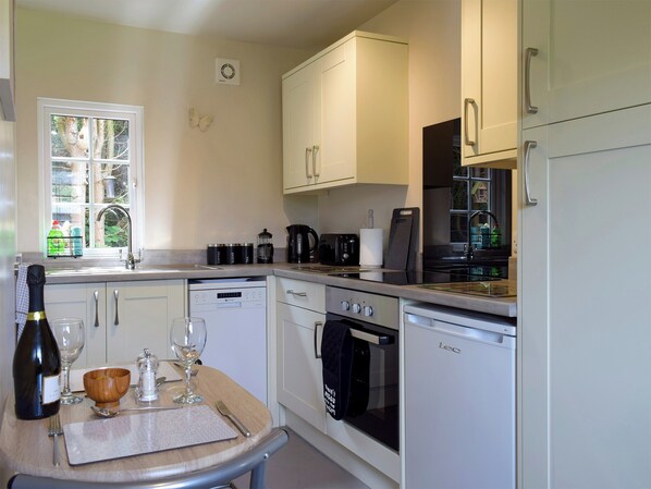 Dishwasher, cookware/dishes/utensils