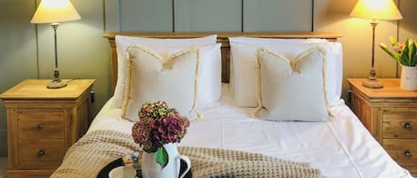 5 bedrooms, free WiFi, bed sheets