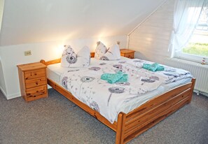 1 bedroom, bed sheets