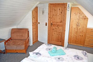 1 bedroom, bed sheets - 04 Double room with extra bed - Pension im Seebad Breege (Breege)