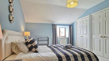 6 bedrooms, free WiFi, bed sheets