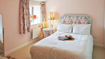 6 bedrooms, WiFi (free), bed sheets