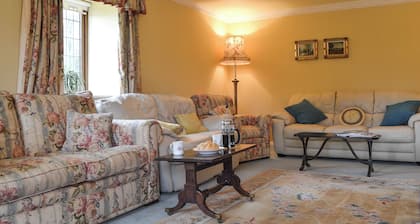 6 bedroom accommodation in Weston Rhyn, near Oswestry