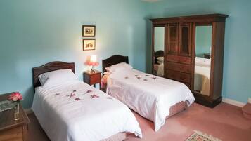 6 bedrooms, free WiFi, bed sheets