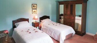 6 bedroom accommodation in Weston Rhyn, near Oswestry