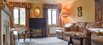 6 bedroom accommodation in Weston Rhyn, near Oswestry