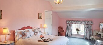 6 bedroom accommodation in Weston Rhyn, near Oswestry