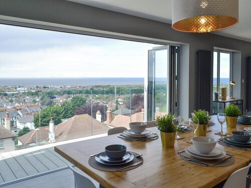 3 bedroom accommodation in Prestatyn