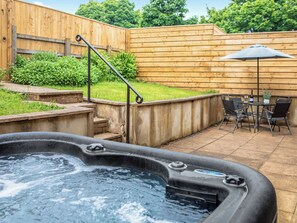 Outdoor dining - Bullions Farm Cottage (Consett)