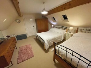 1 bedroom, free WiFi, bed sheets - 1 bedroom accommodation in Llanrhaeadr, near Denbigh (Llanrhaeadr, near Denbigh)