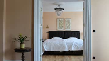 2 bedrooms, in-room safe, WiFi, bed sheets