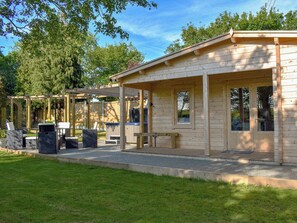 Terrace/patio - 1 bedroom accommodation in Minster, near Ramsgate (Minster, near Ramsgate)