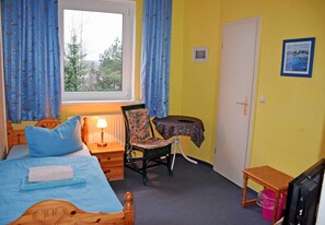 1 bedroom, travel cot, WiFi, bed sheets - 06 Single Room - Villa in the Baltic Sea resort Baabe (Baabe)