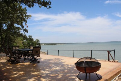 PRIVATE, SECLUDED LAKEFRONT RETREAT WITH BOAT DOCK, LARGE PATIOS AND HOT TUB!!
