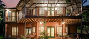 PRIVATE, SECLUDED LAKEFRONT RETREAT WITH BOAT DOCK, LARGE PATIOS AND HOT TUB!!