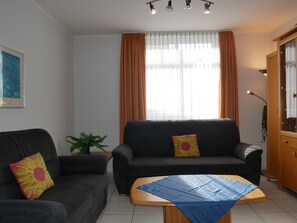 TV - Apartment 22 - House Roland Whg. 22 & 25, with use of pool and sauna (Zinnowitz)