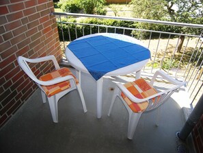 Outdoor dining - Apartment 22 - House Roland Whg. 22 & 25, with use of pool and sauna (Zinnowitz)