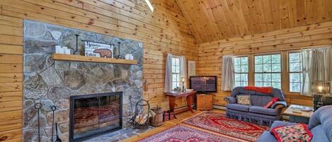 Smart TV, fireplace, DVD player