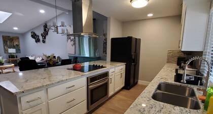 Mukava 3 makuuhuoneen 2 kylpyhuoneen koti, valmiina varaamaan.