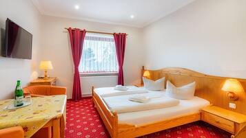1 bedroom, in-room safe, desk, iron/ironing board