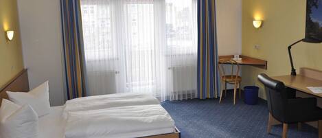 1 bedroom, desk, travel cot, WiFi