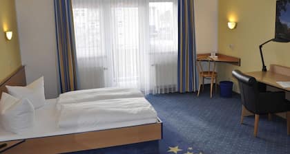 Frenchzimmer (2) - sleep & go Hotel Magdeburg GmbH
