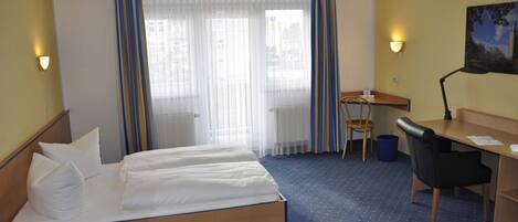 1 slaapkamer, een bureau, reisbedje, wifi