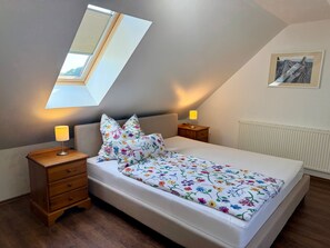 2 Schlafzimmer, Reisekinderbett, WLAN, Bettwäsche