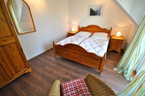 2 Schlafzimmer, Reisekinderbett, WLAN, Bettwäsche
