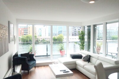 Grand Canal Dock Waterfront Luxury “Special Offer”
