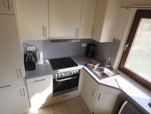 Kühlschrank, Mikrowelle, Ofen, Geschirrspüler