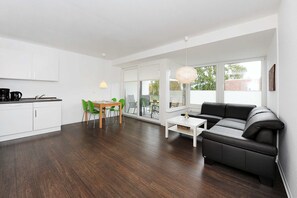 Unclassified image, 3 of 26, button