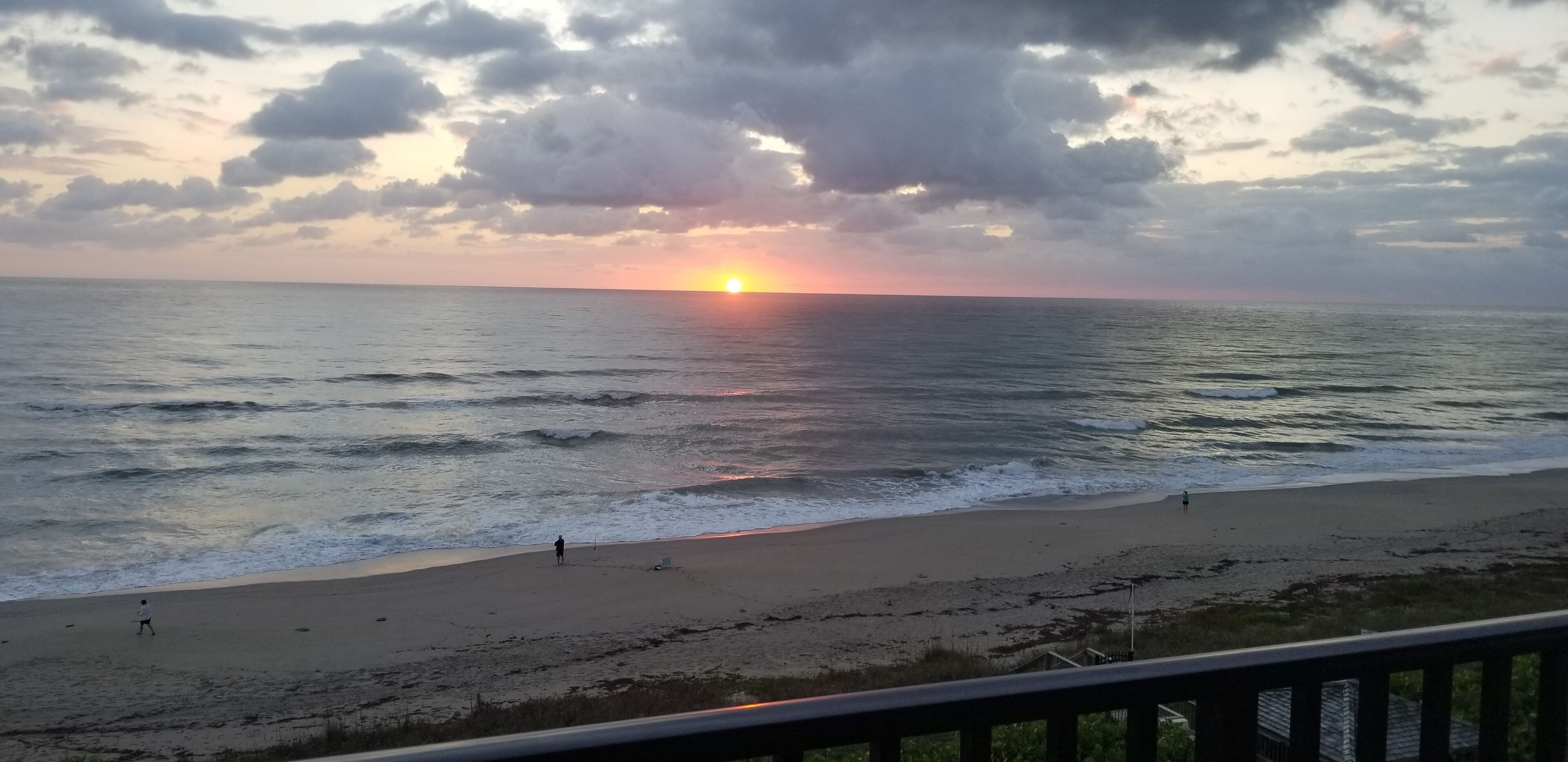 BEAUTIFUL ISLAND LIVING- SPEND QUALITY TIME IN A BEACH CONDO!