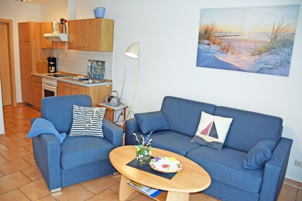 TV - Vacation apartment Vilm with sun terrace - Holiday apartments on the Hagenschen Wiek (Middelhagen)