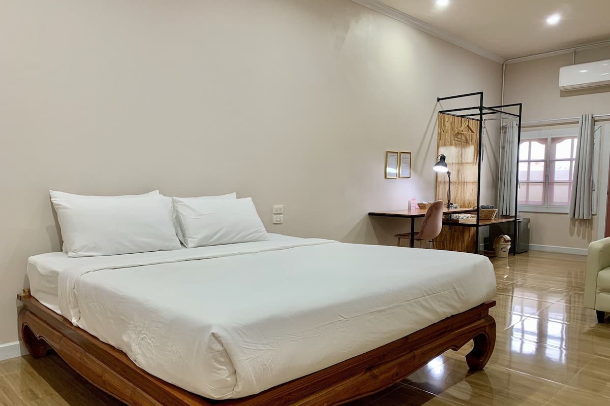 Superior Double Room | Premium bedding, desk, laptop workspace, blackout drapes