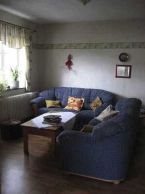 Unclassified image, 4 of 6, button - Room 5 - House by the forest (Lichtenfels)