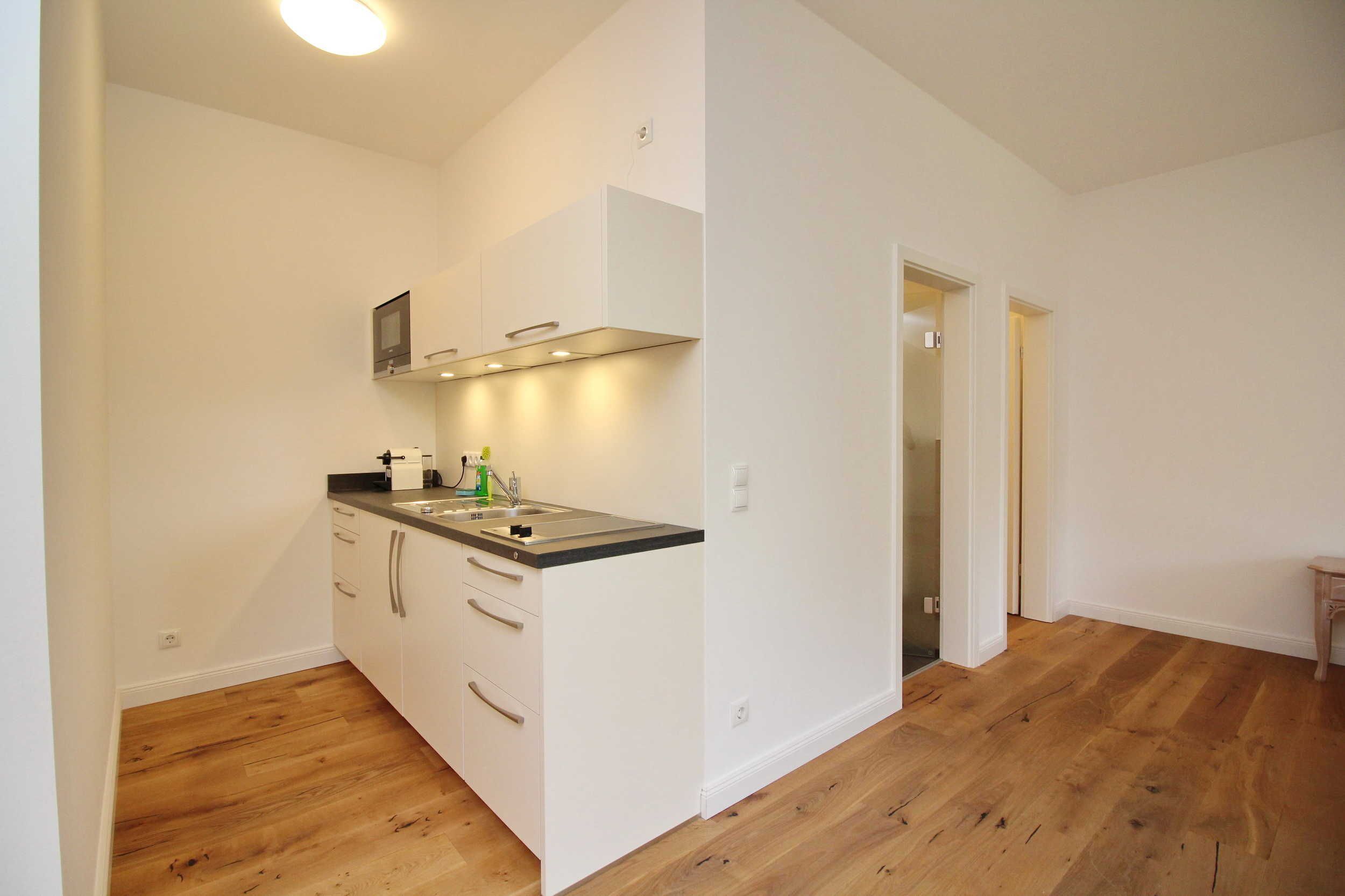 Kühlschrank, Mikrowelle, Wasserkocher, Toaster