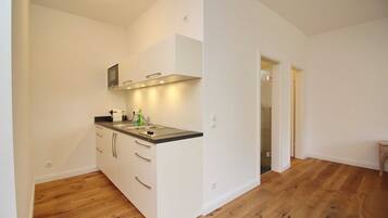 Kühlschrank, Mikrowelle, Wasserkocher, Toaster