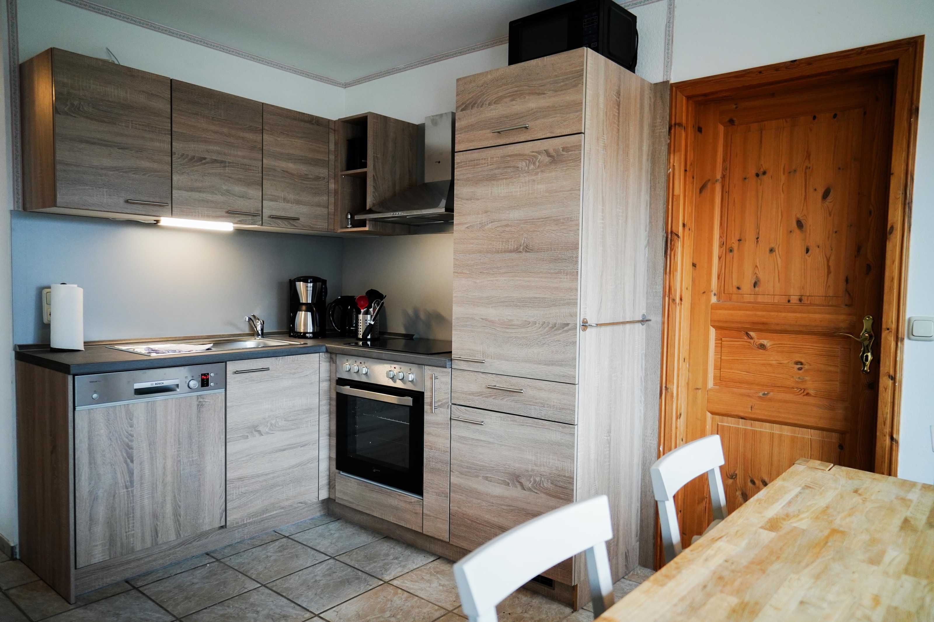 Kühlschrank, Mikrowelle, Ofen, Geschirrspüler