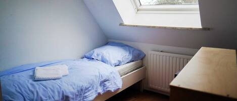 3 bedrooms, travel crib, WiFi