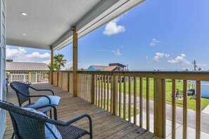 Terrace/patio - ISLAND TIME - Walking distance to beach + Amenities  (Galveston)