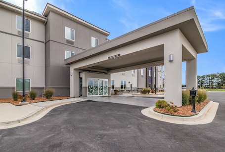 Exterior. Sleep Inn at Discovery Park of America