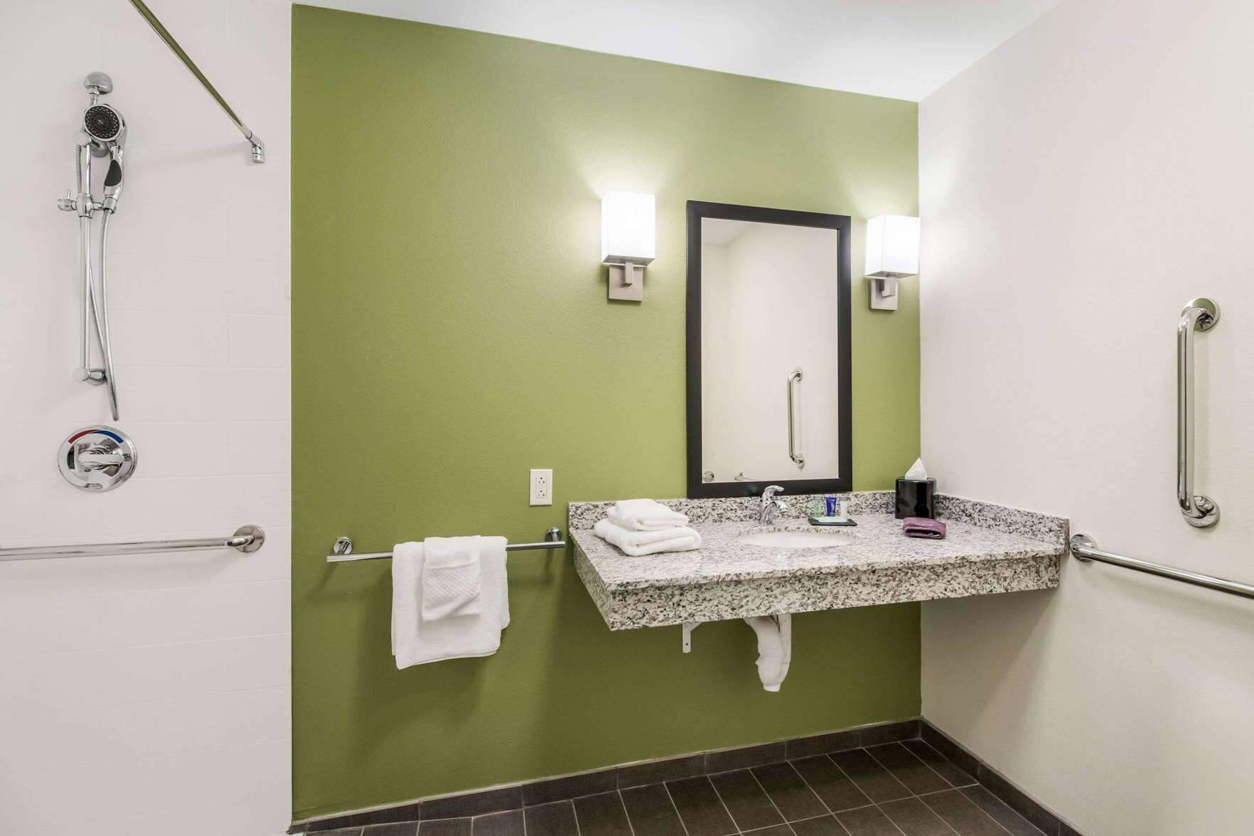 Baño | Amenidades de baño gratuitas, secadora de cabello, toallas, jabón 