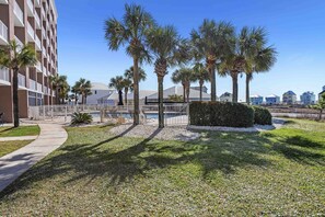 Property grounds - THE DUNES 407, Affordable getaway! 1 Bed-2 Bath, Sea South Properties (Gulf Shores)