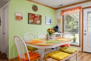 Dining - Roomy two-bedroom, family and pet friendly daylight basement apartment.   (Bonney Lake)