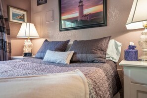 2 Schlafzimmer, Schreibtisch, Bügeleisen/Bügelbrett, Reisekinderbett